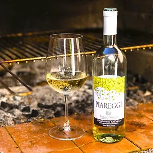 Hostly - The Urban Garden House - 3 Bedrooms, Garden, Great Location!